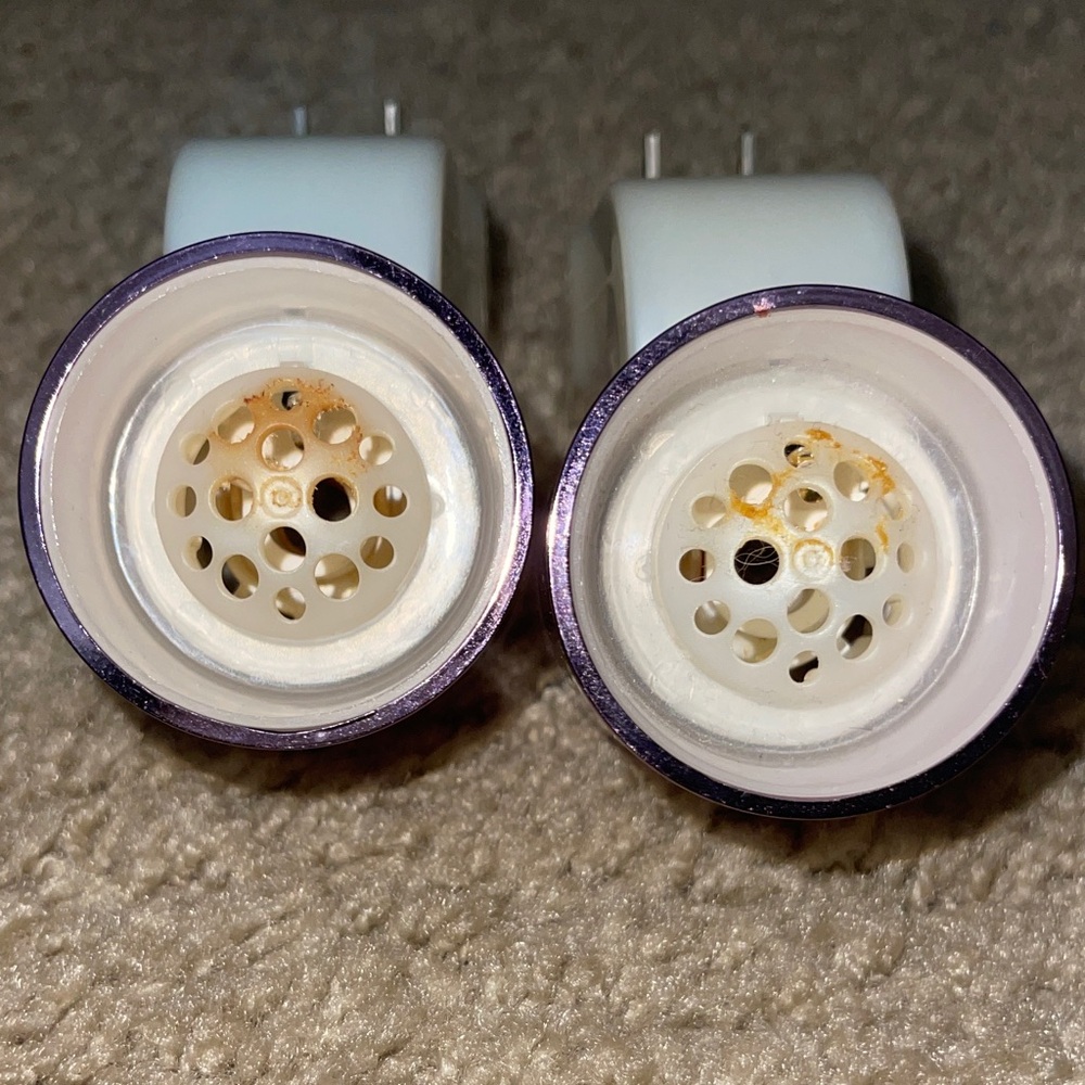 Set of Light up Purple and White wallflowers plugs - Picture 3 of 8